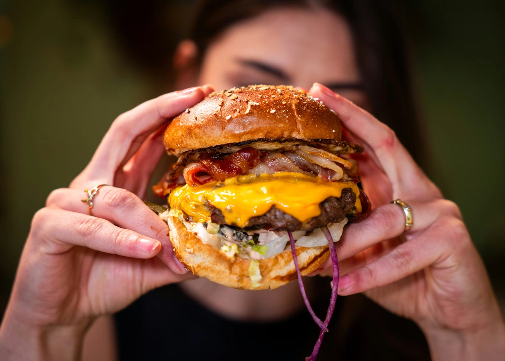 OMYGRUP İmza Cheesy Burger with dripping cheese